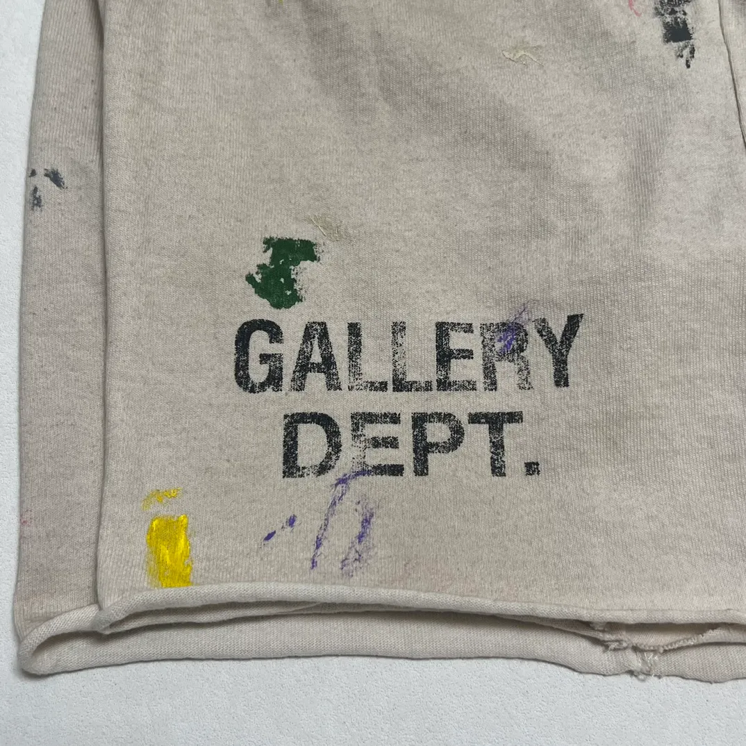 More details GALLERY DEPT. INSOMNIA SHORTS/WHITE English mud-dyed and ink-splashed shorts, off-white S-XL, super comfortable and breathable fabric, liberating the lower body, heavy wash, mud-dyed and distressed, super complex ink-splashed graffiti